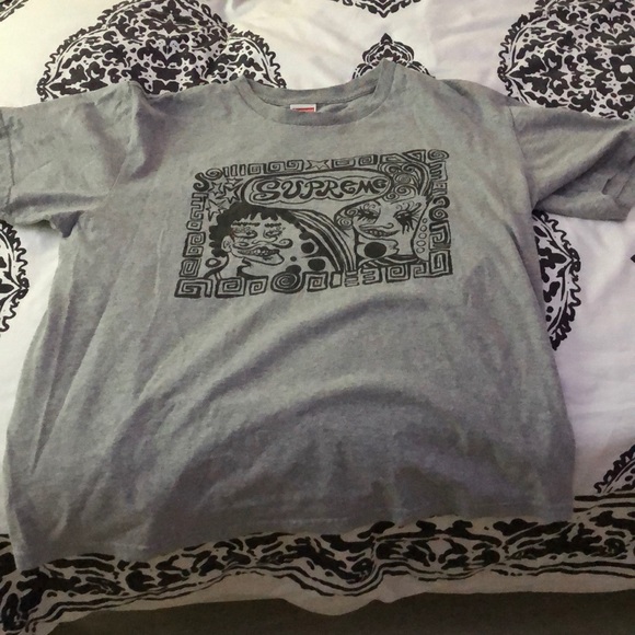 Supreme Tops - Supreme gray shirt